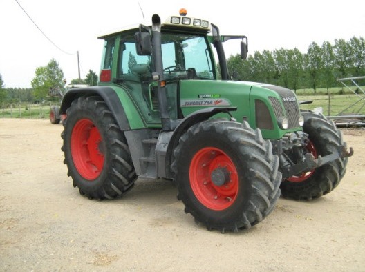 Tracteur agricole : Fendt 714